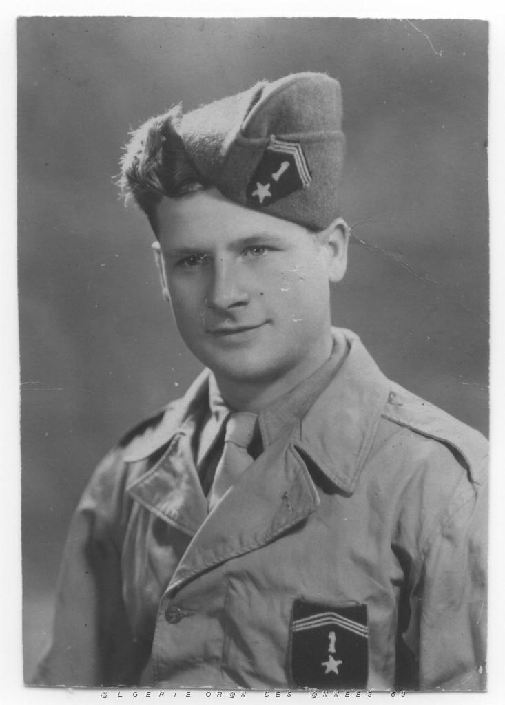 SOUVENIRS 06 MON PERE AU 1 ER REGIMENT DE SPAHIS ALGERIENS.JPG